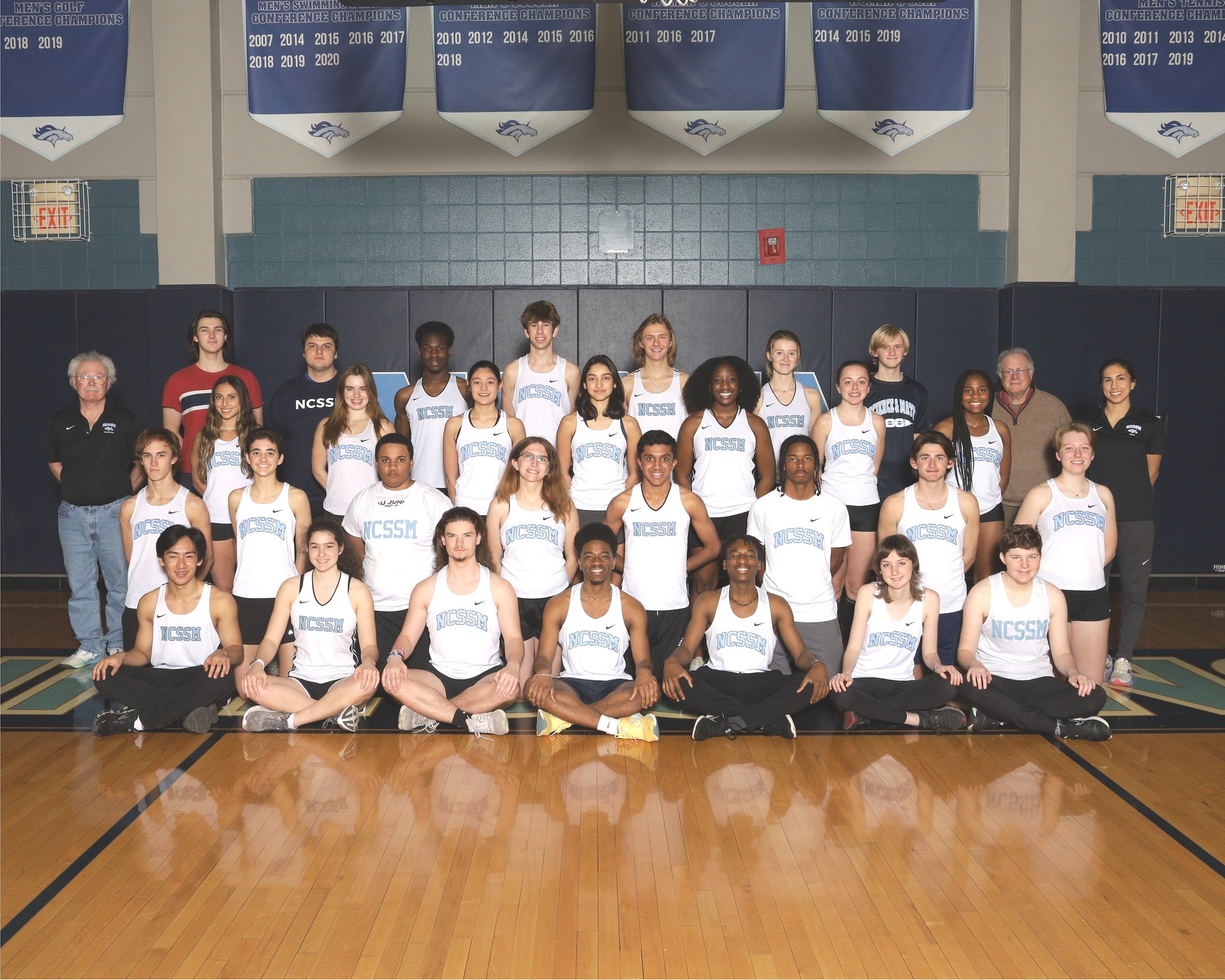 2023 Indoor Track and Field Team Photo
